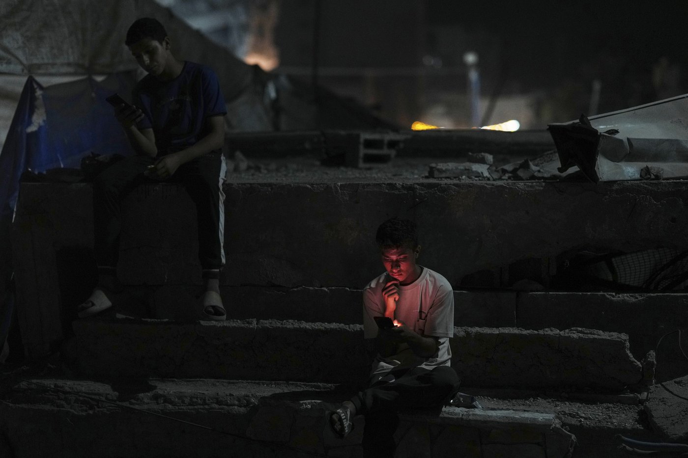 Photos in Gaza City, where the beach offers fleeting respite as war and famine grind on | iNFOnews.ca