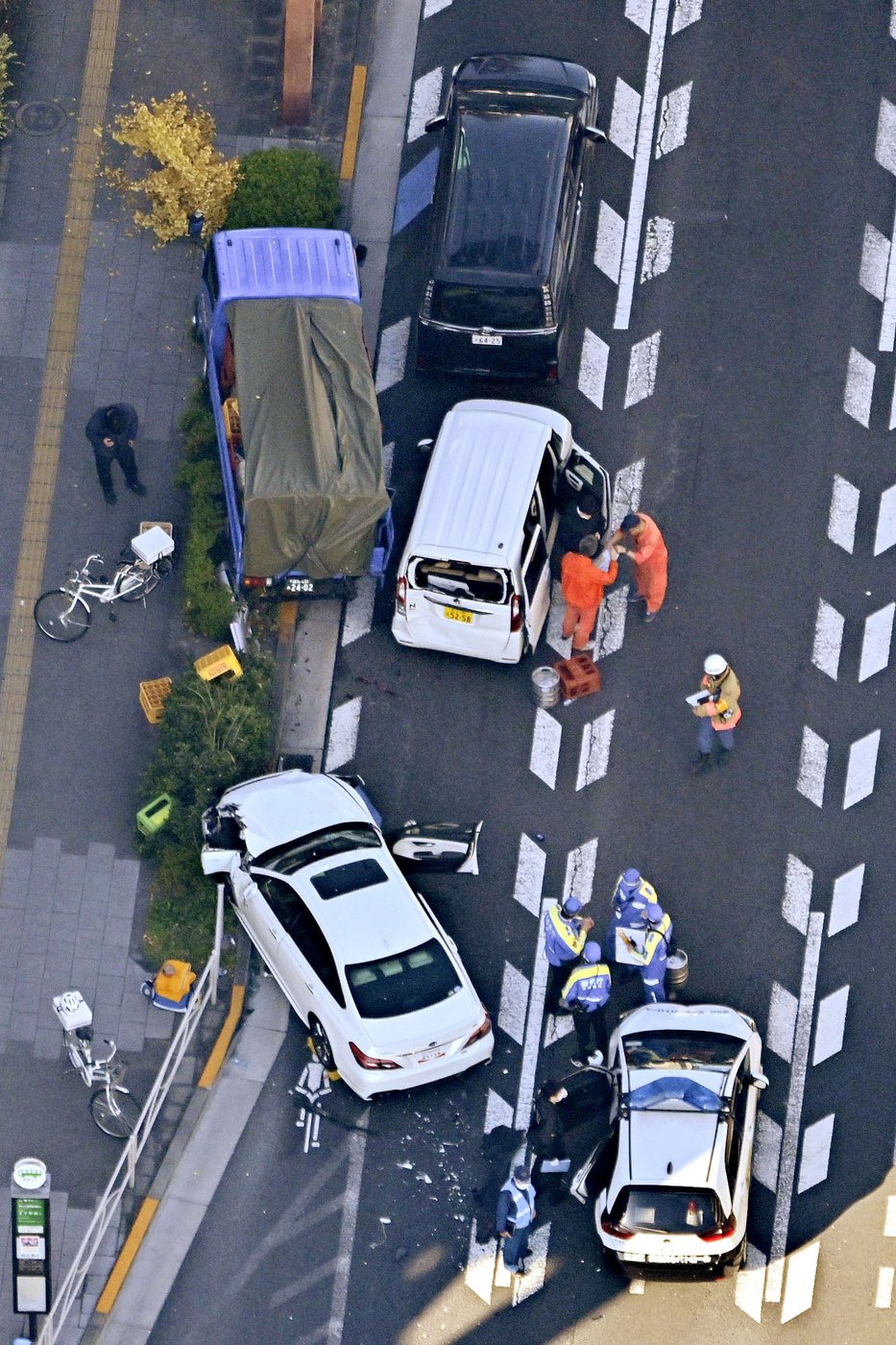 Driver arrested in Tokyo after car hits about 10 people, seriously injuring 2, local media say | iNFOnews.ca