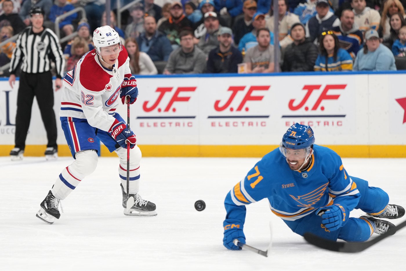 Binnington makes 25 saves for 1st shutout of the season, Blues beat Canadiens 2-0s | iNFOnews.ca