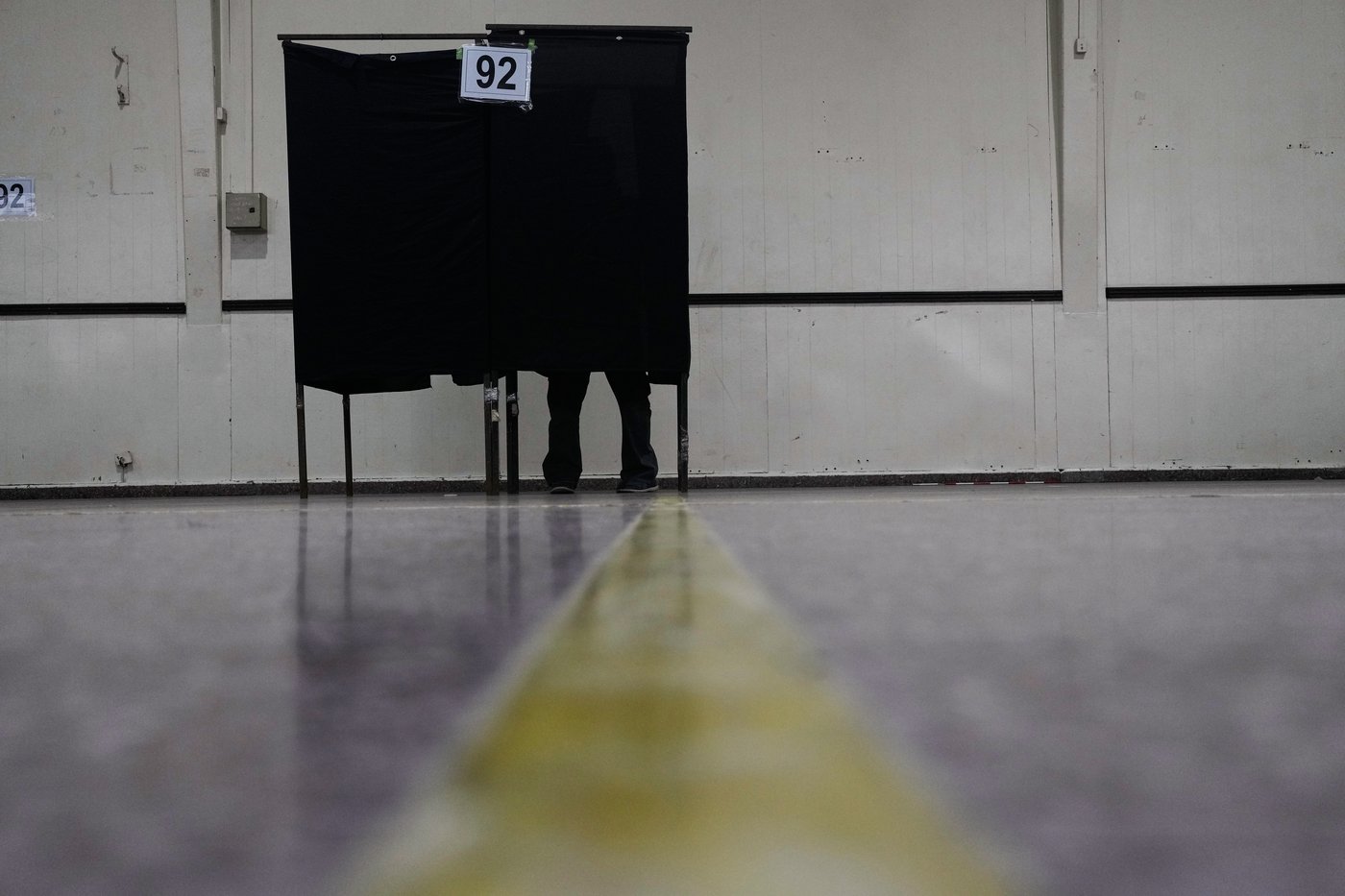 Photos of voters taking part in Chile's runoff presidential election | iNFOnews.ca
