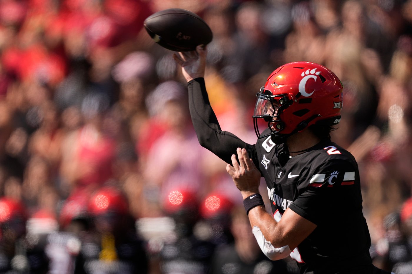 Cincinnati uses fast start to take down No. 14 Iowa State 38-30 | iNFOnews.ca
