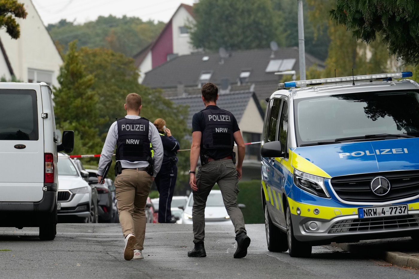A mayor-elect in Germany is found with serious stab wounds. Investigators see no political motive | iNFOnews.ca