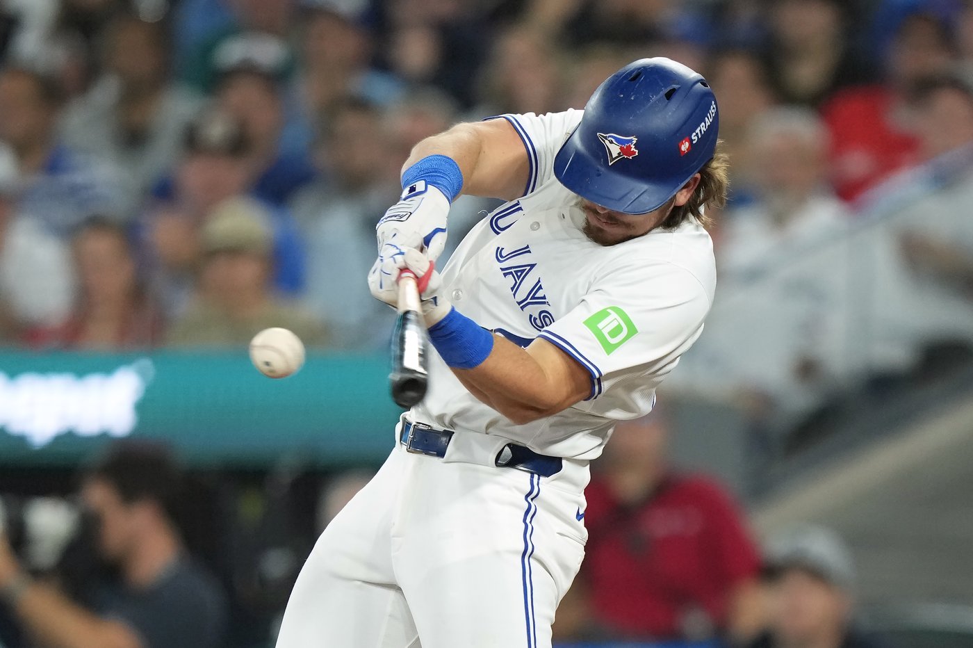 Photo Gallery: Blue Jays force Game 7 in ALCS with 6-2 win | iNFOnews.ca