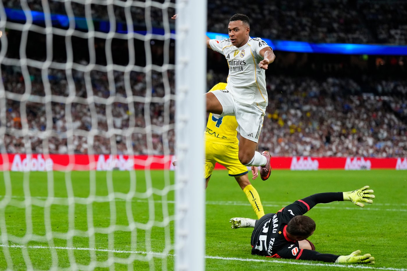 Mbappé scores then limps off as Real Madrid beats Villarreal to top La Liga | iNFOnews.ca