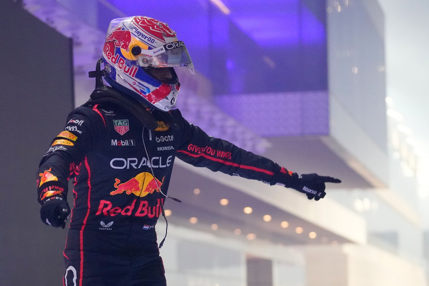 McLaren's botched strategy call helps Verstappen win Qatar GP as F1 title fight goes to final race | iNFOnews.ca
