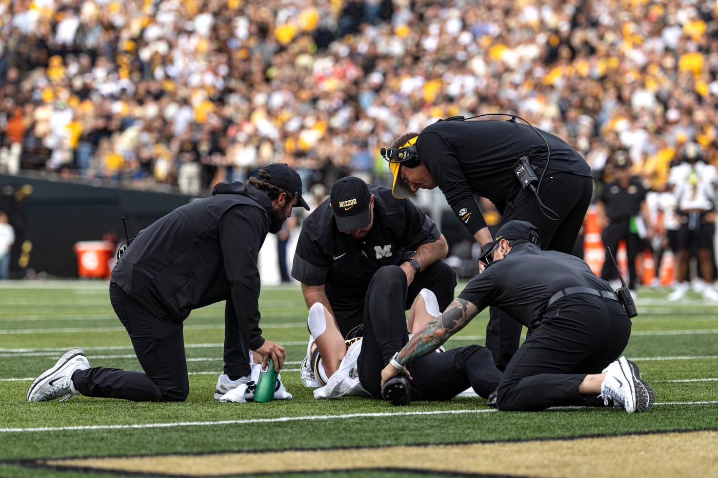 Missouri QB Beau Pribula carted off field with dislocated left ankle against No. 10 Vanderbilt | iNFOnews.ca Missouri QB Beau Pribula carted off field with dislocated left ankle against No. 10 Vanderbilt | iNFOnews.ca