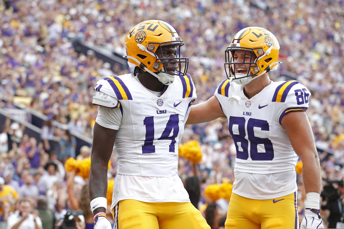 LSU center Braelin Moore and tight end Trey'Dez Green are questionable vs. Florida | iNFOnews.ca LSU center Braelin Moore and tight end Trey'Dez Green are questionable vs. Florida | iNFOnews.ca