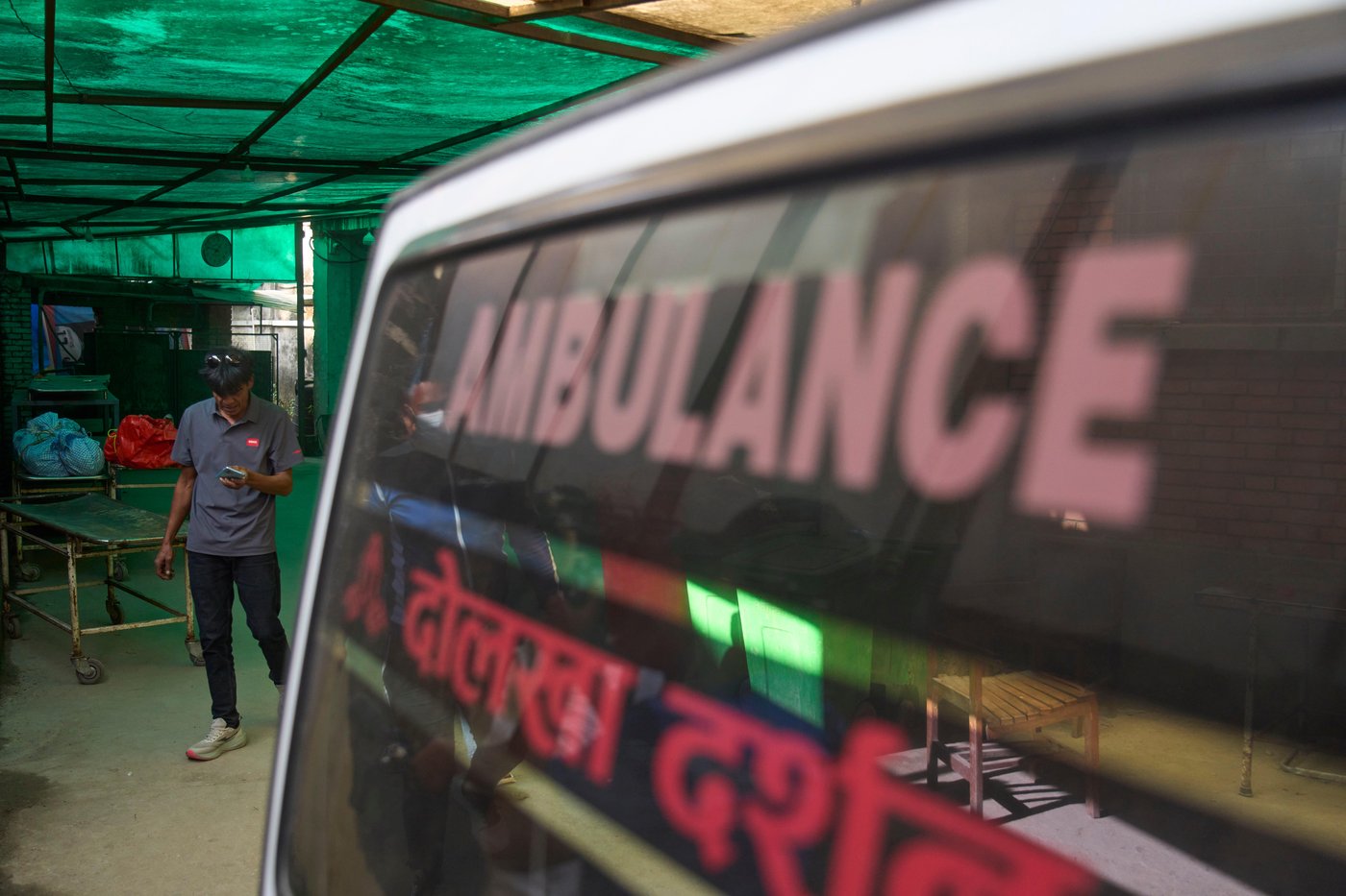 Rescuers in Nepal search for climbers' bodies in an avalanche | iNFOnews.ca