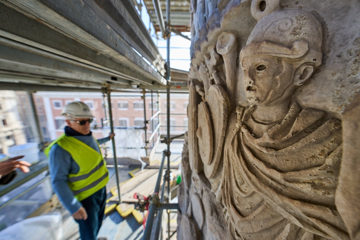 Restorers swap brushes for lasers in the first restoration of an iconic Roman monument in 40 years | iNFOnews.ca Restorers swap brushes for lasers in the first restoration of an iconic Roman monument in 40 years | iNFOnews.ca