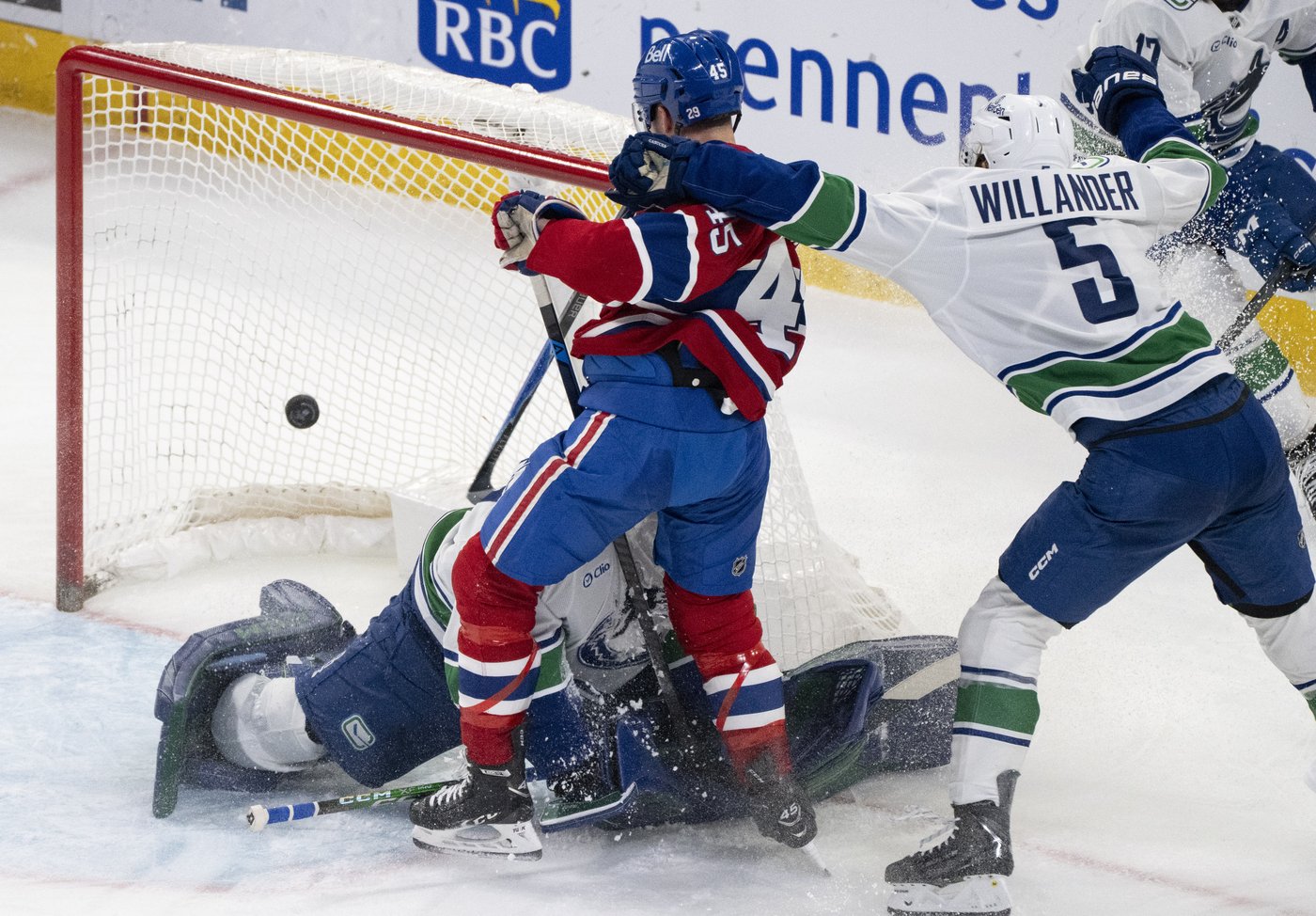 Canadiens crush struggling Canucks 6-3 with three-goal outburst in third period | iNFOnews.ca