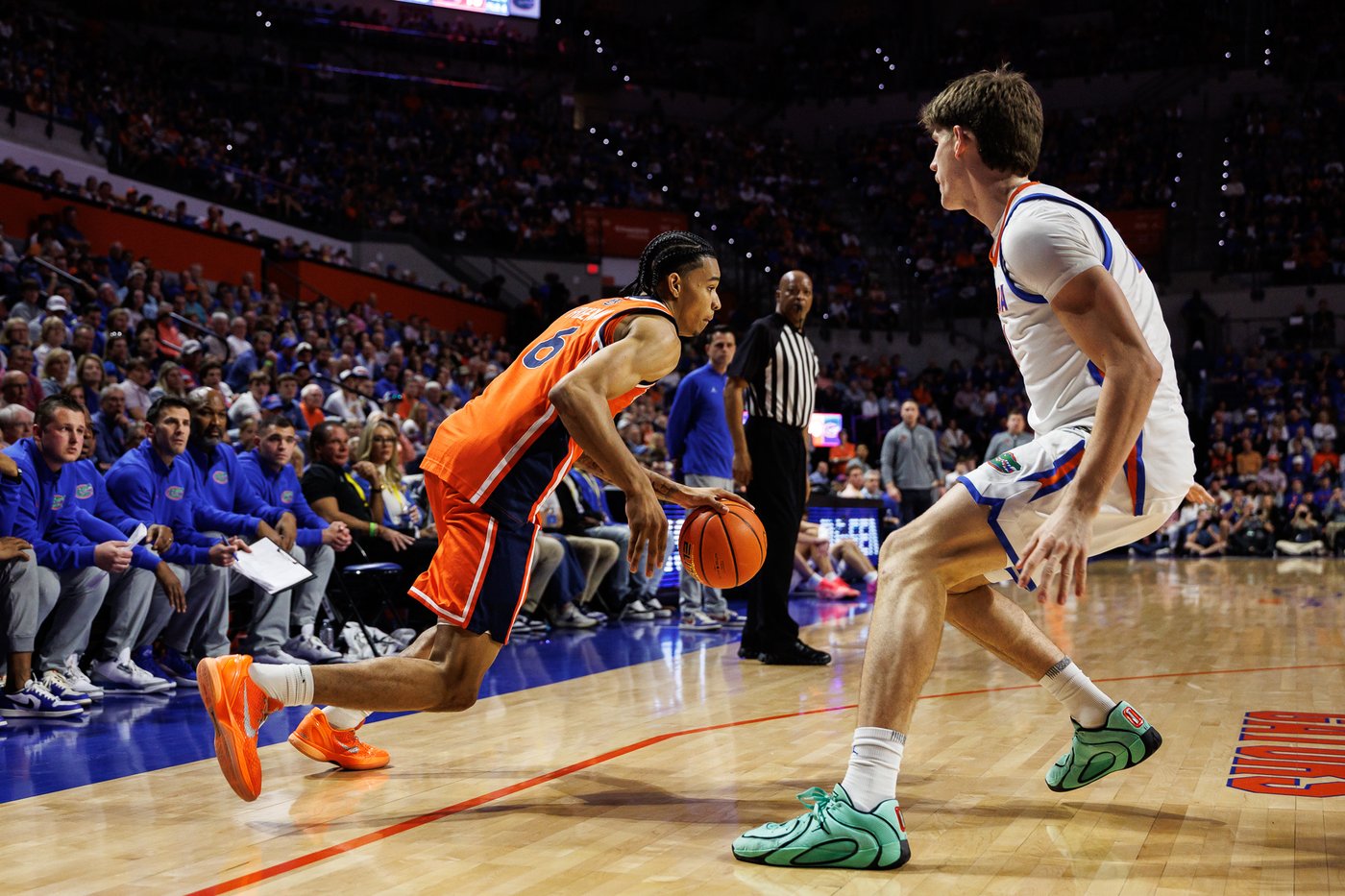 Hall has 24 points as Auburn beats No. 16 Florida 76-67 for first win in Gainesville since 1996 | iNFOnews.ca