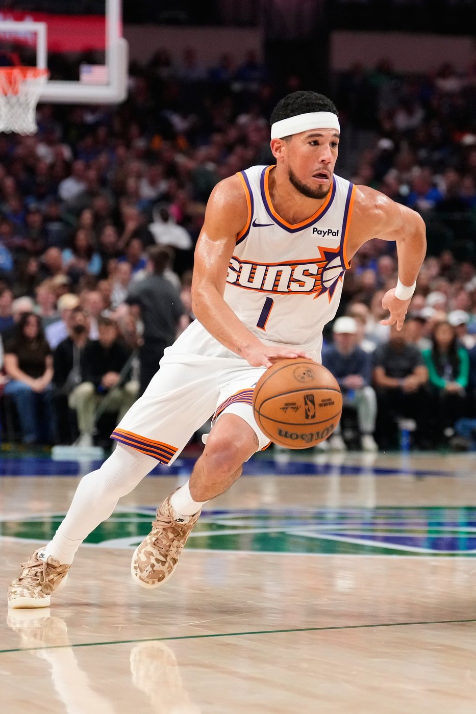 Devin Booker, Grayson Allen lead Suns past struggling Mavericks, 123-114 | iNFOnews.ca