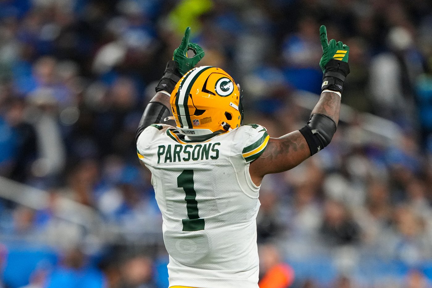 Love matches career high with 4 TD passes, lifting Packers to 31-24 win over Lions | iNFOnews.ca