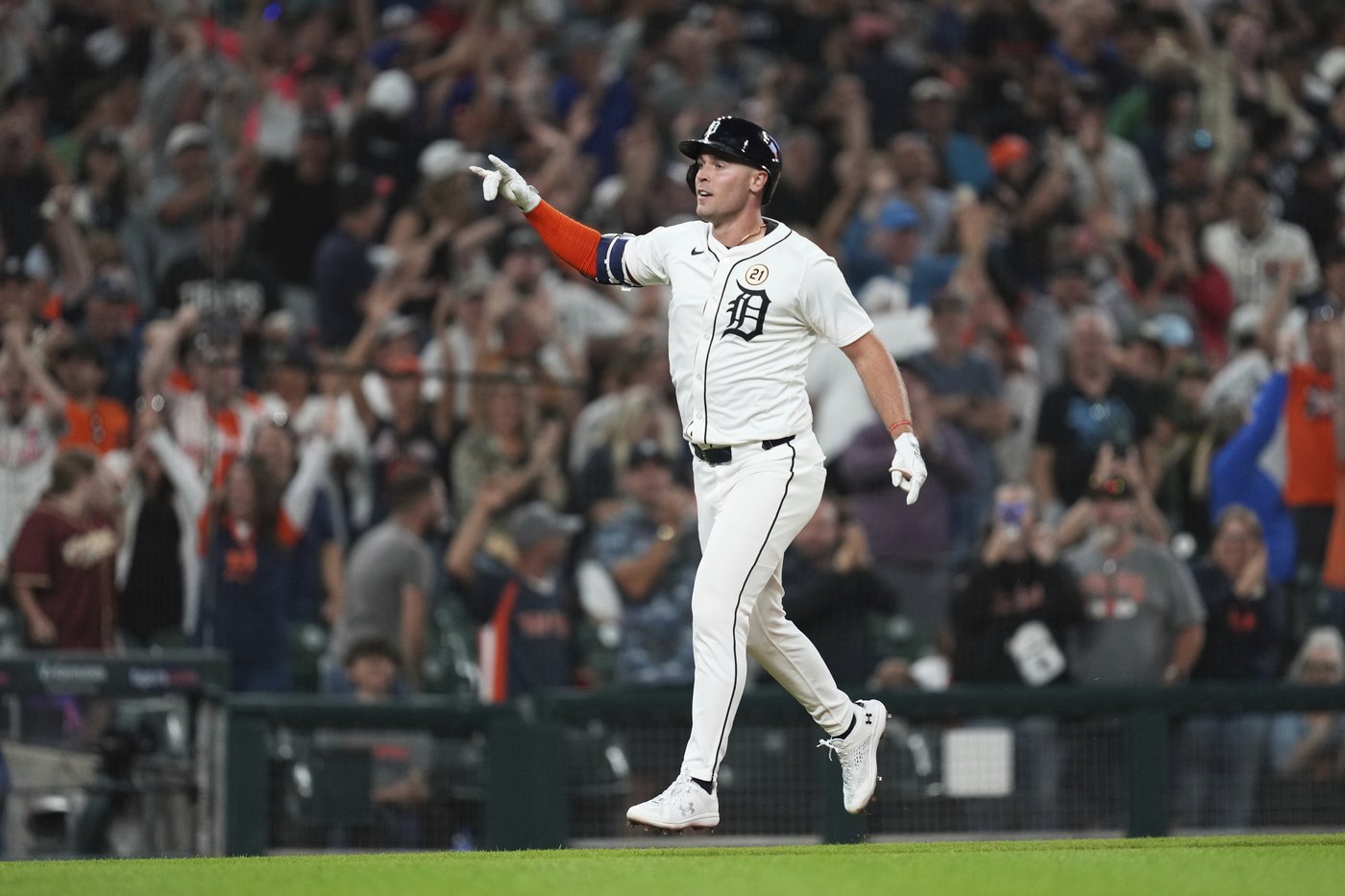 Guardians win for 10th time in 11 games, beat Tigers 7-5 with 4 extra-base hits in 10th inning | iNFOnews.ca
