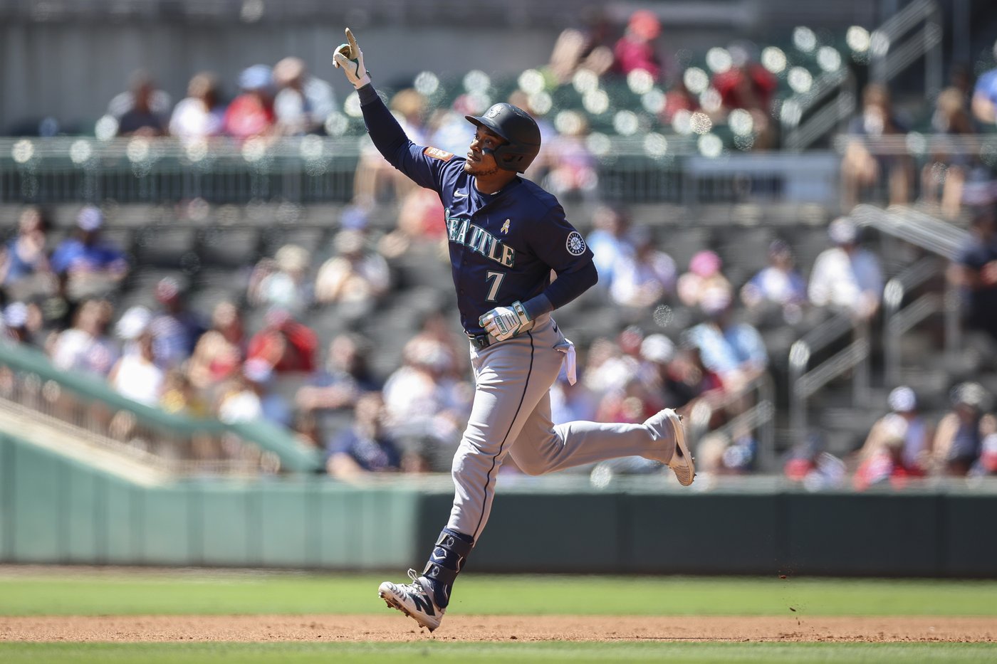 Raleigh hits major league-leading 53rd homer, Mariners rout Braves 18-2 with most runs since 2012 | iNFOnews.ca Raleigh hits major league-leading 53rd homer, Mariners rout Braves 18-2 with most runs since 2012 | iNFOnews.ca