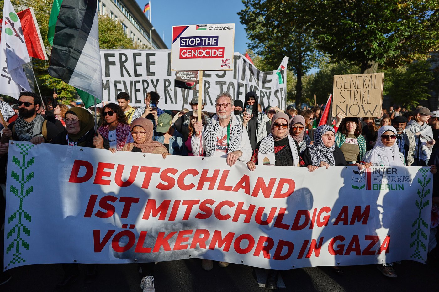 Tens of thousands protest in Berlin and call for end to the Israel-Hamas war | iNFOnews.ca