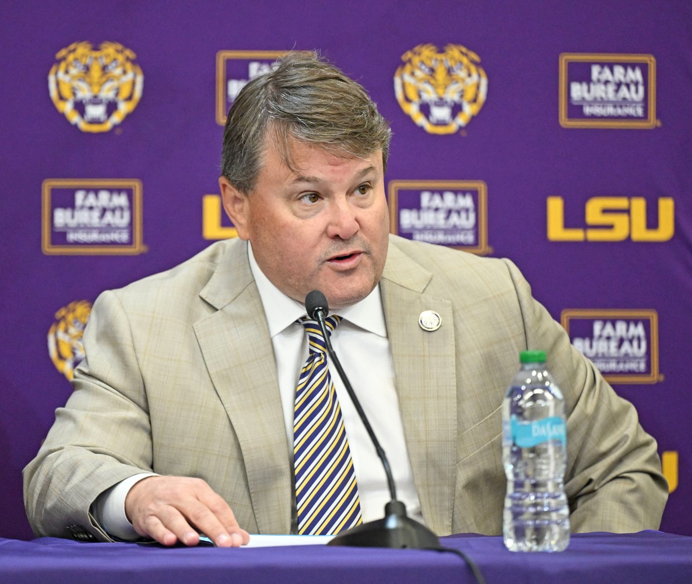 LSU fired its football coach and lost its athletic director in a week. What's going on? | iNFOnews.ca LSU fired its football coach and lost its athletic director in a week. What's going on? | iNFOnews.ca