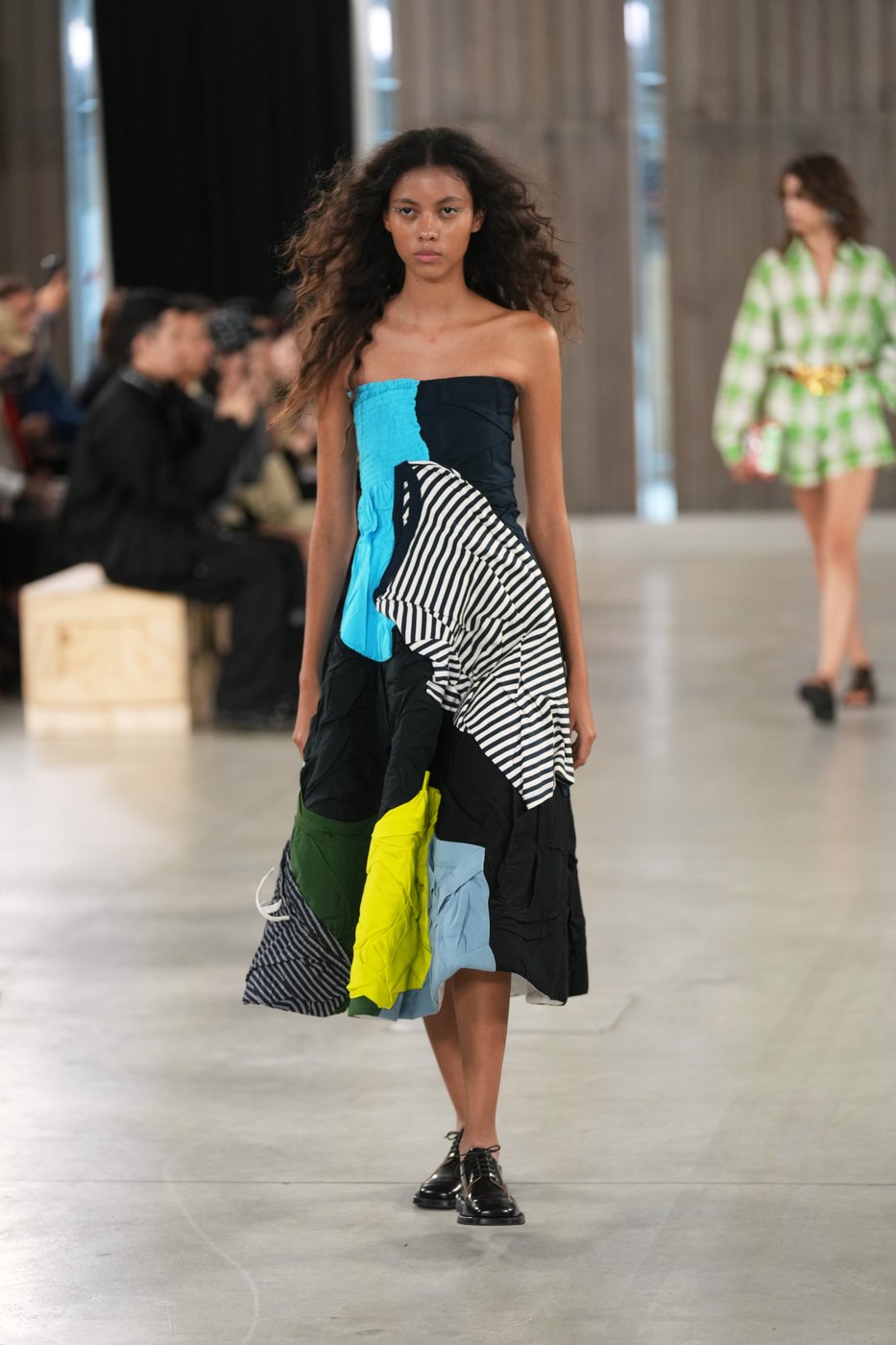 Moschino keeps irony alive on the Milan runway, nearly single-handedly | iNFOnews.ca