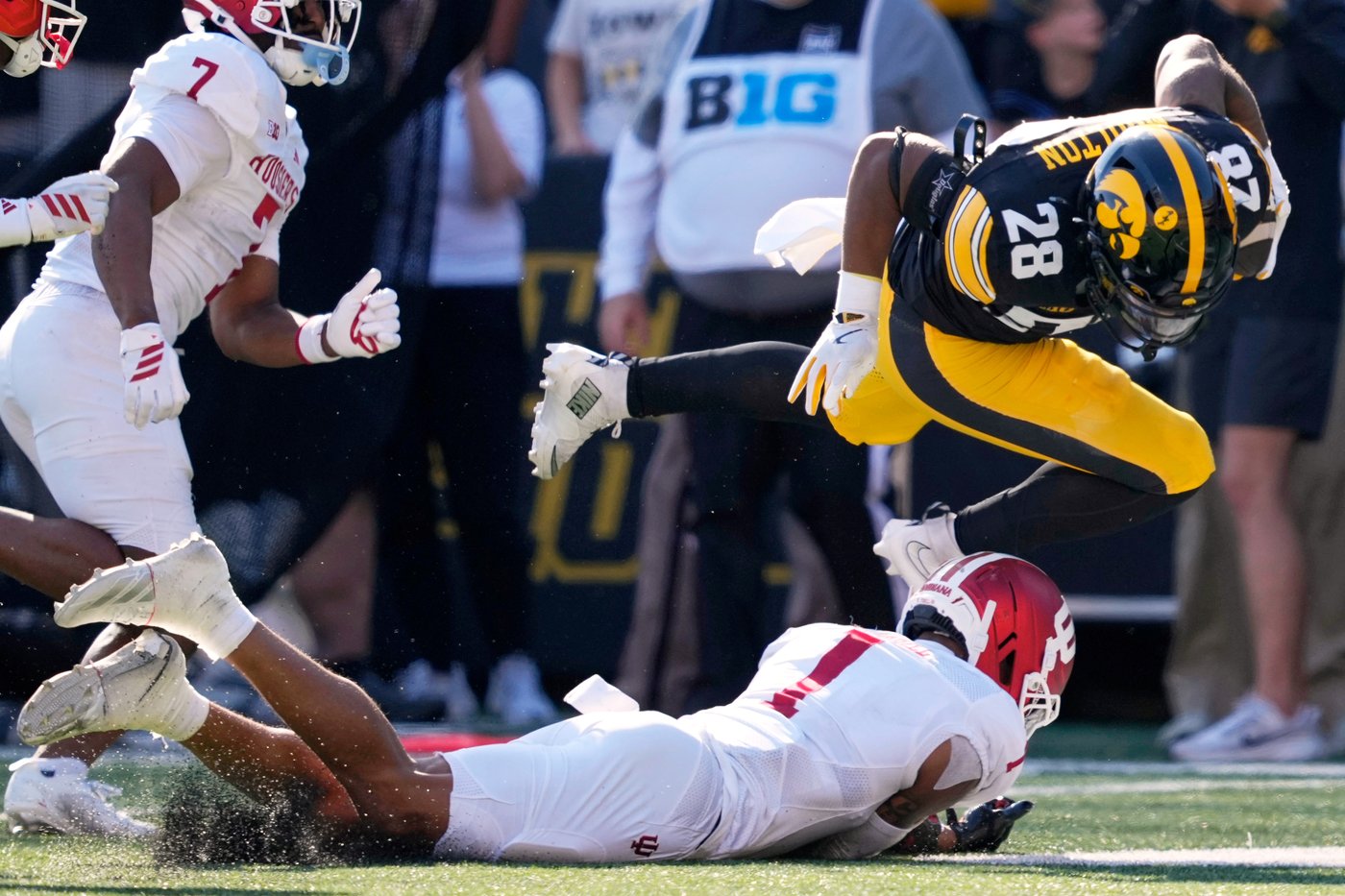 No. 11 Indiana gets late touchdown to beat Iowa, 20-15 | iNFOnews.ca