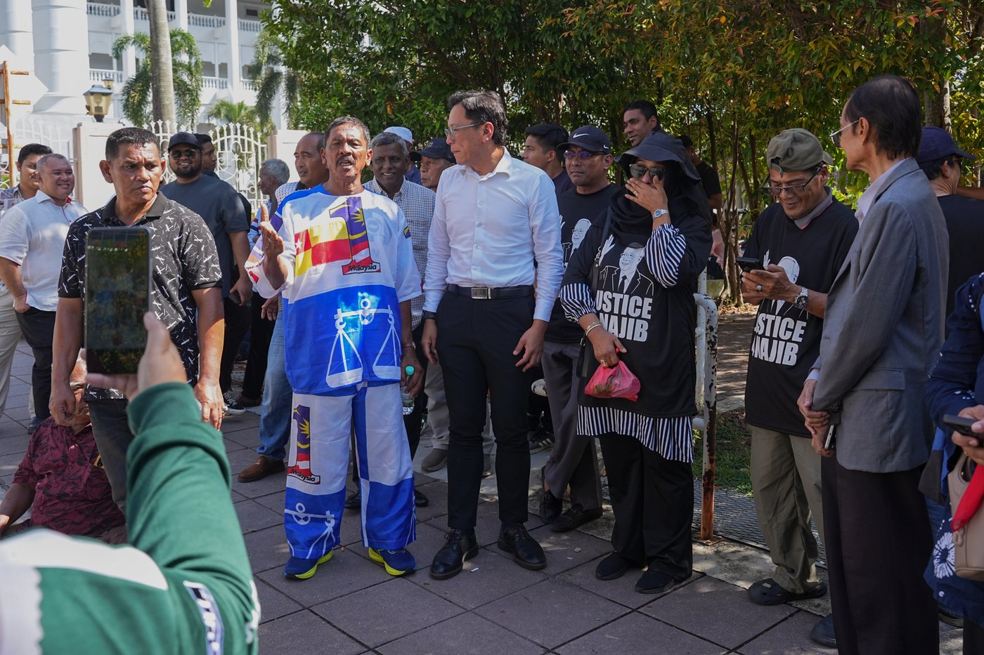 Malaysian court rejects ex-prime minister’s bid to serve remainder of sentence under house arrest | iNFOnews.ca