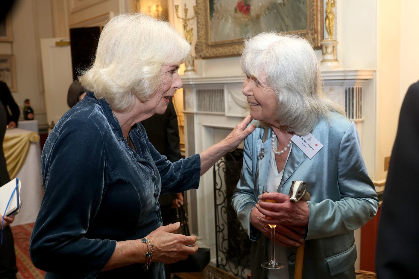 Jilly Cooper, British author of bestselling risqué novels, including 'Rivals,' dies at 88 | iNFOnews.ca