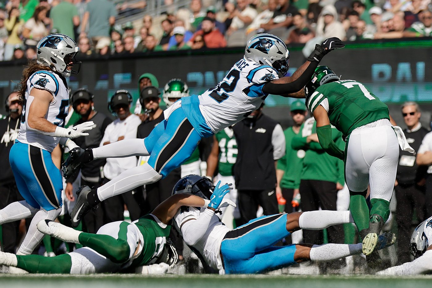Jets bench Justin Fields for Tyrod Taylor in second half of loss to Panthers | iNFOnews.ca Jets bench Justin Fields for Tyrod Taylor in second half of loss to Panthers | iNFOnews.ca