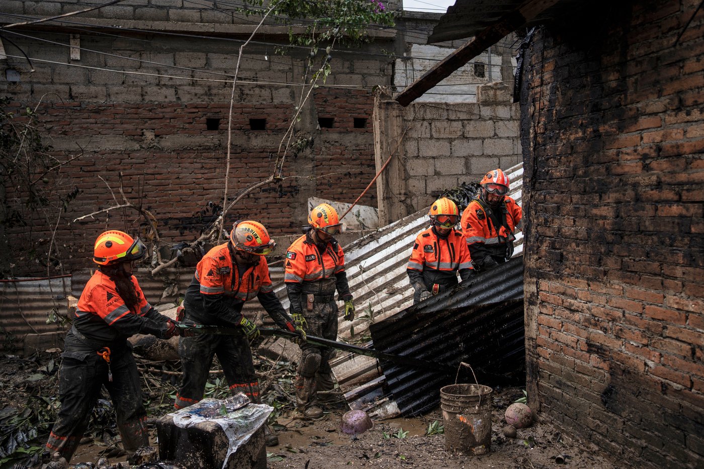 Deadly landslides and flooding cut off 300 communities in Mexico | iNFOnews.ca Deadly landslides and flooding cut off 300 communities in Mexico | iNFOnews.ca