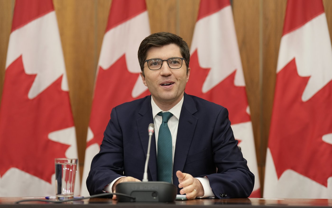 Conservatives, Liberals clash over youth unemployment as Tories pitch training reform | iNFOnews.ca Conservatives, Liberals clash over youth unemployment as Tories pitch training reform | iNFOnews.ca