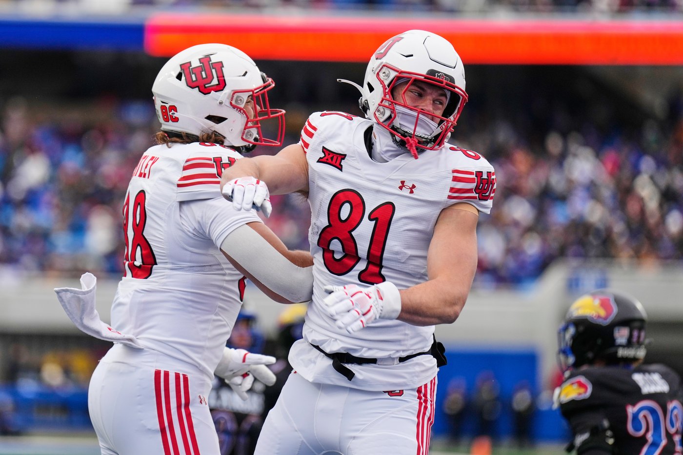No. 14 Utah rallies to beat Kansas 31-21 and keep its slim Big 12 championship hopes alive | iNFOnews.ca