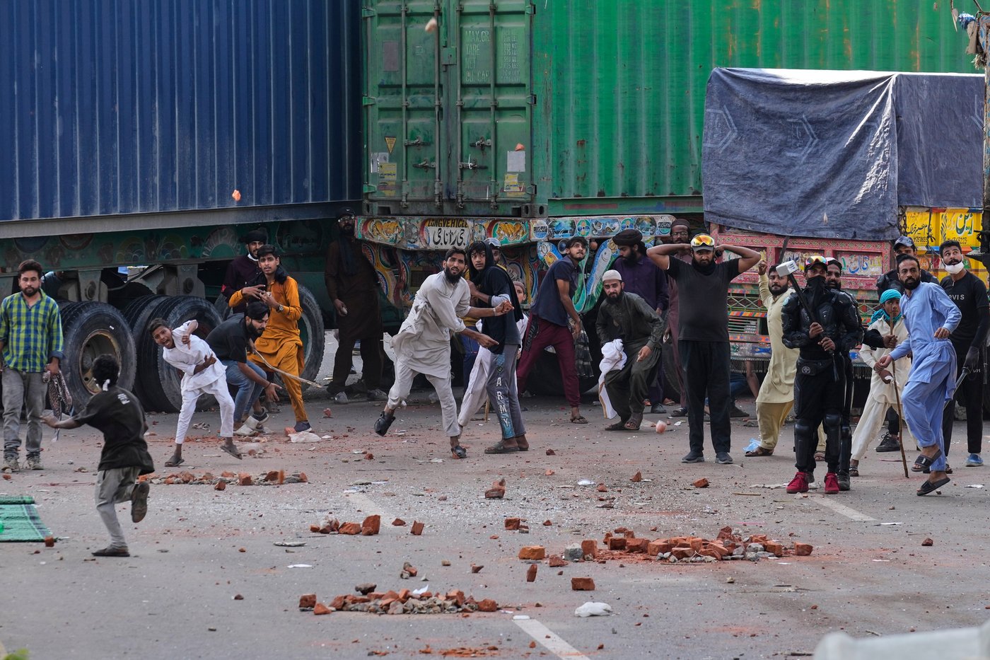 Violence erupts in eastern Pakistan as Islamists try to march on capital for pro-Palestinian rally | iNFOnews.ca Violence erupts in eastern Pakistan as Islamists try to march on capital for pro-Palestinian rally | iNFOnews.ca