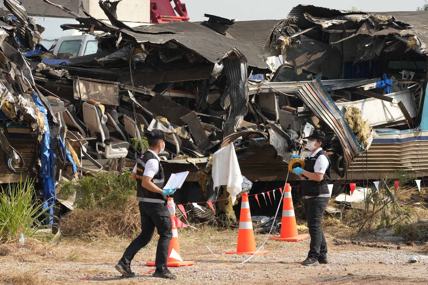 Photos show rescue work after train derailment in Thailand | iNFOnews.ca