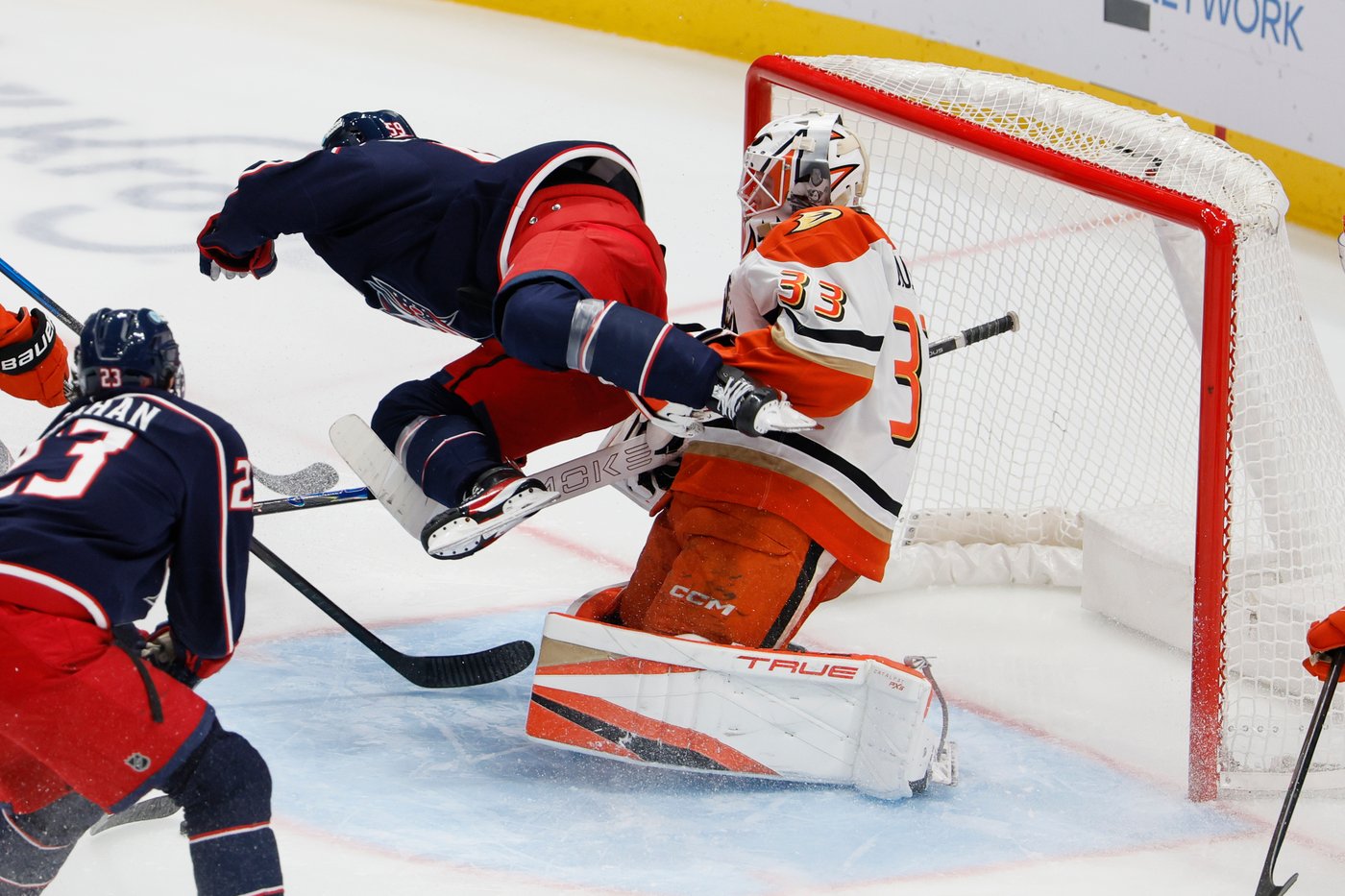 Adam Fantilli’s OT goal lifts Blue Jackets past Ducks 4–3 | iNFOnews.ca