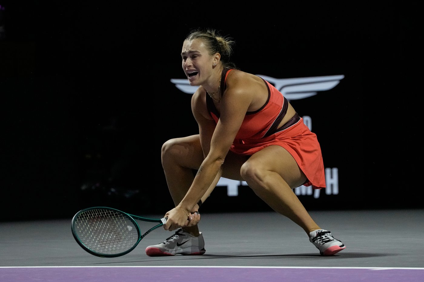 Rybakina beats No. 1-ranked Sabalenka to win WTA Finals | iNFOnews.ca