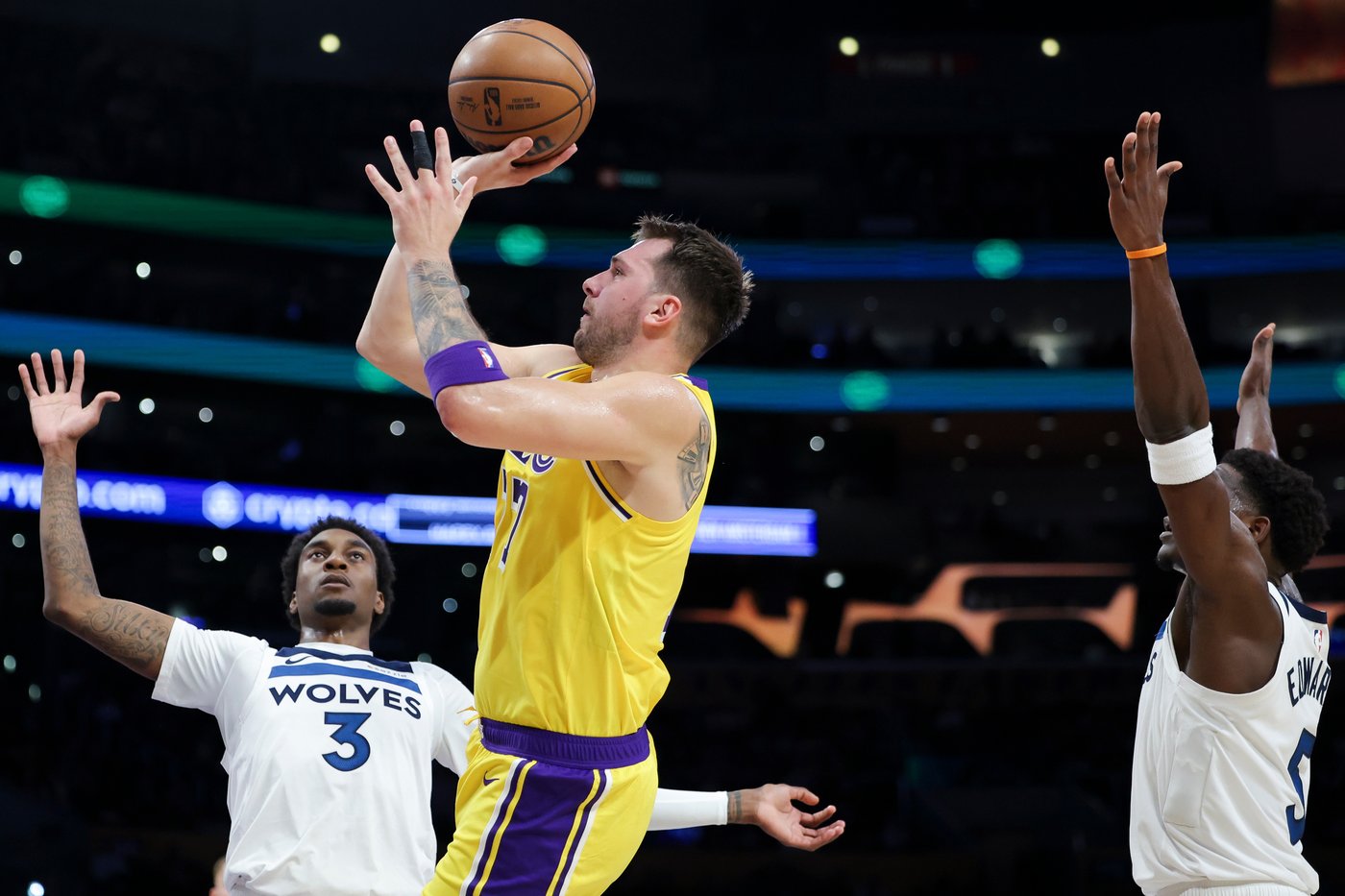 Luka Doncic scores 49 to extend his sizzling season start in Lakers' 128-110 win over Timberwolves | iNFOnews.ca Luka Doncic scores 49 to extend his sizzling season start in Lakers' 128-110 win over Timberwolves | iNFOnews.ca