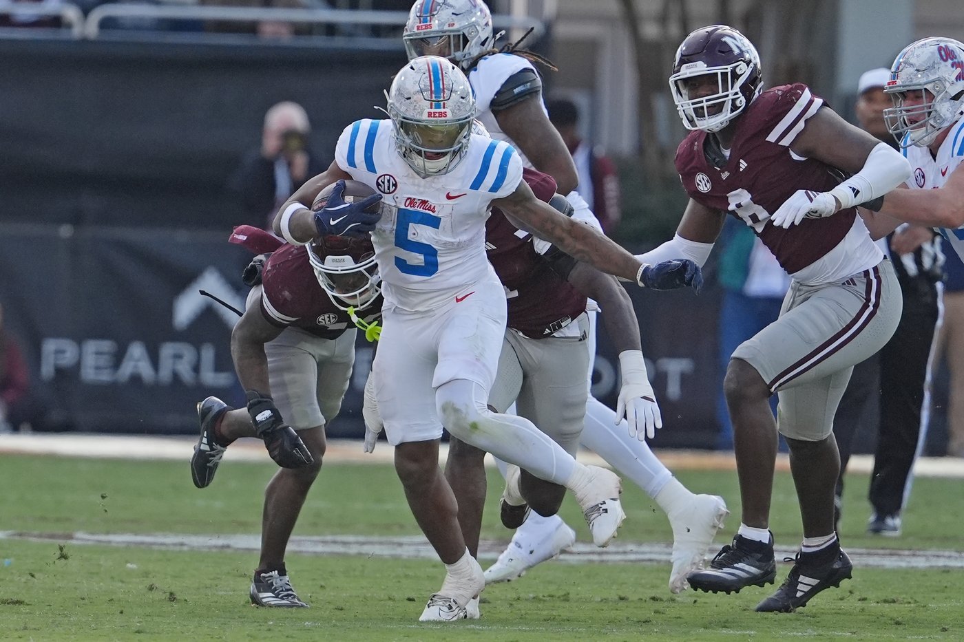 Ole Miss promotes defensive coordinator Pete Golding to head coach, succeeding Kiffin | iNFOnews.ca