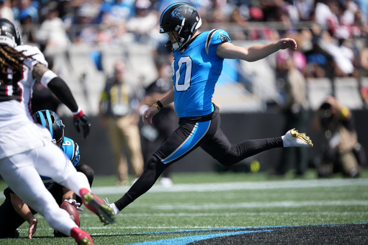 Panthers dominate Falcons 30-0 for first win of the season | iNFOnews.ca