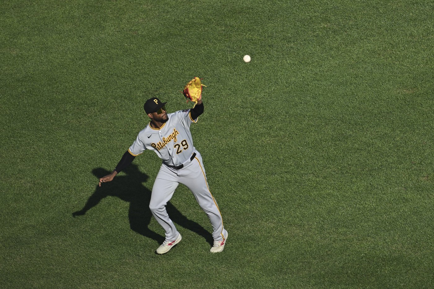 Chandler tosses five perfect innings, Pirates rally in eighth for 5-1 win against the Nationals | iNFOnews.ca