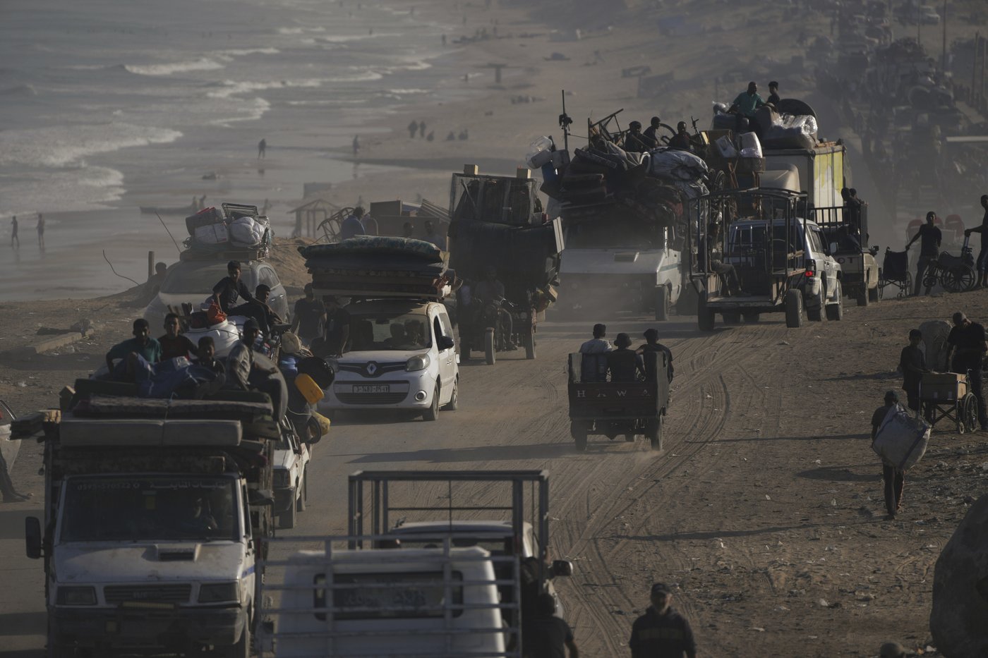 Israeli troops press forward into Gaza City as more Palestinians flee and death toll passes 65,000 | iNFOnews.ca