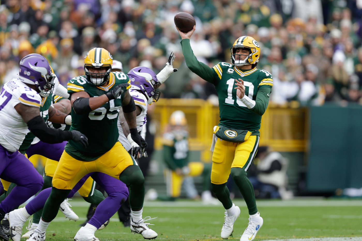 Emanuel Wilson runs for 107 yards and 2 TDs as Packers pound Vikings 23-6 | iNFOnews.ca