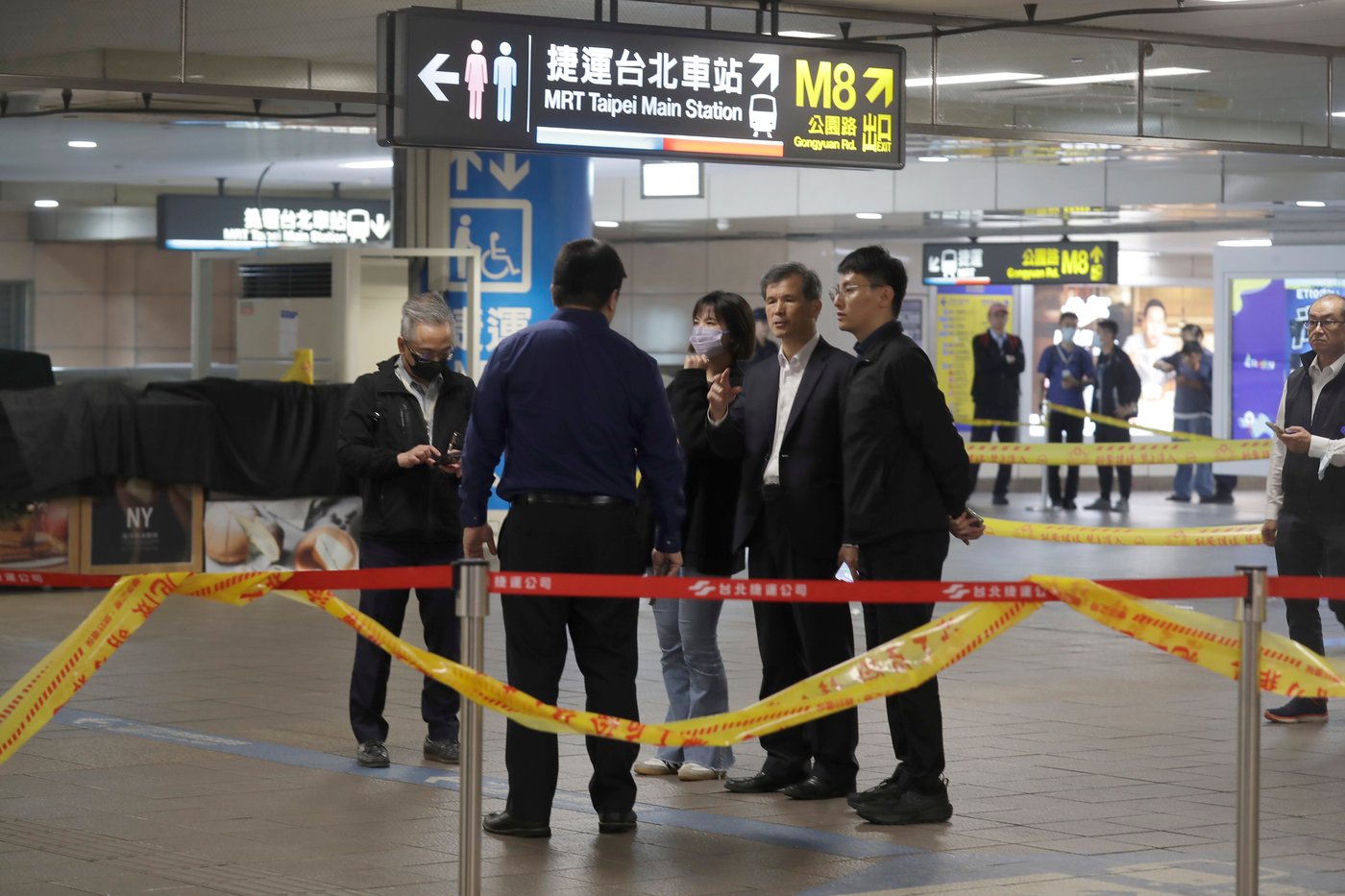 3 killed in Taiwan knife attack, with the suspect later falling to his death from a department store | iNFOnews.ca