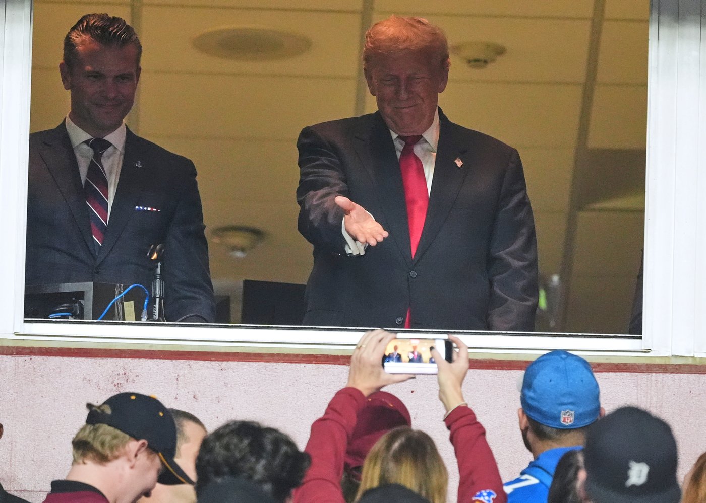 Donald Trump booed as the 1st sitting US president at a regular-season NFL game since Carter in 1978 | iNFOnews.ca