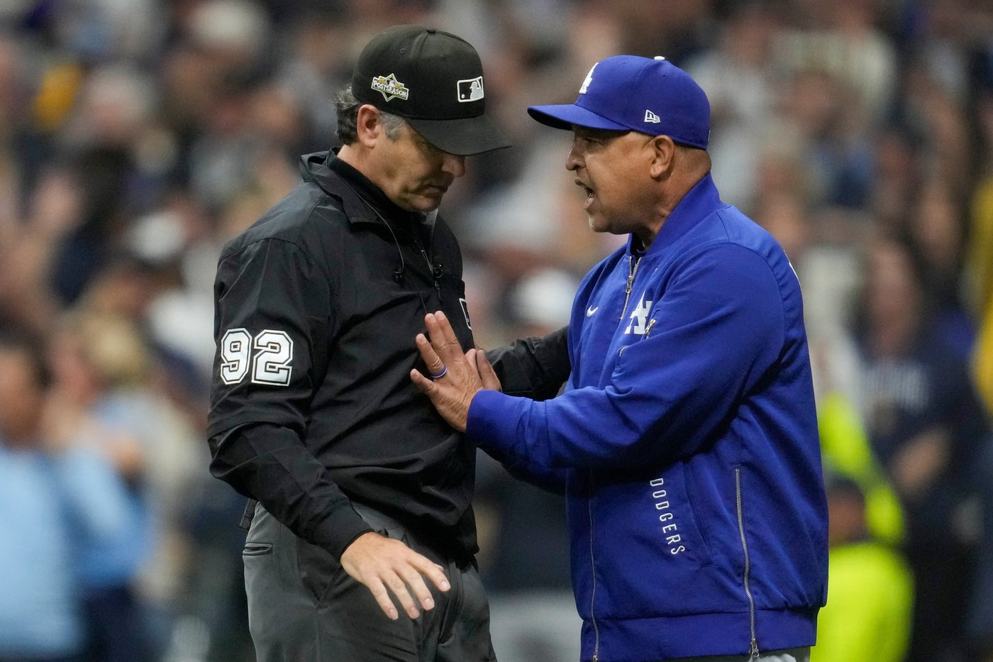 Brewers turn potential grand slam by Dodgers slugger Max Muncy into wild double play in NLCS | iNFOnews.ca Brewers turn potential grand slam by Dodgers slugger Max Muncy into wild double play in NLCS | iNFOnews.ca