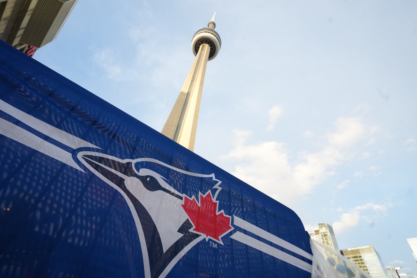 Dodgers beat Jays 5-1 in Game 2 of World Series | iNFOnews.ca