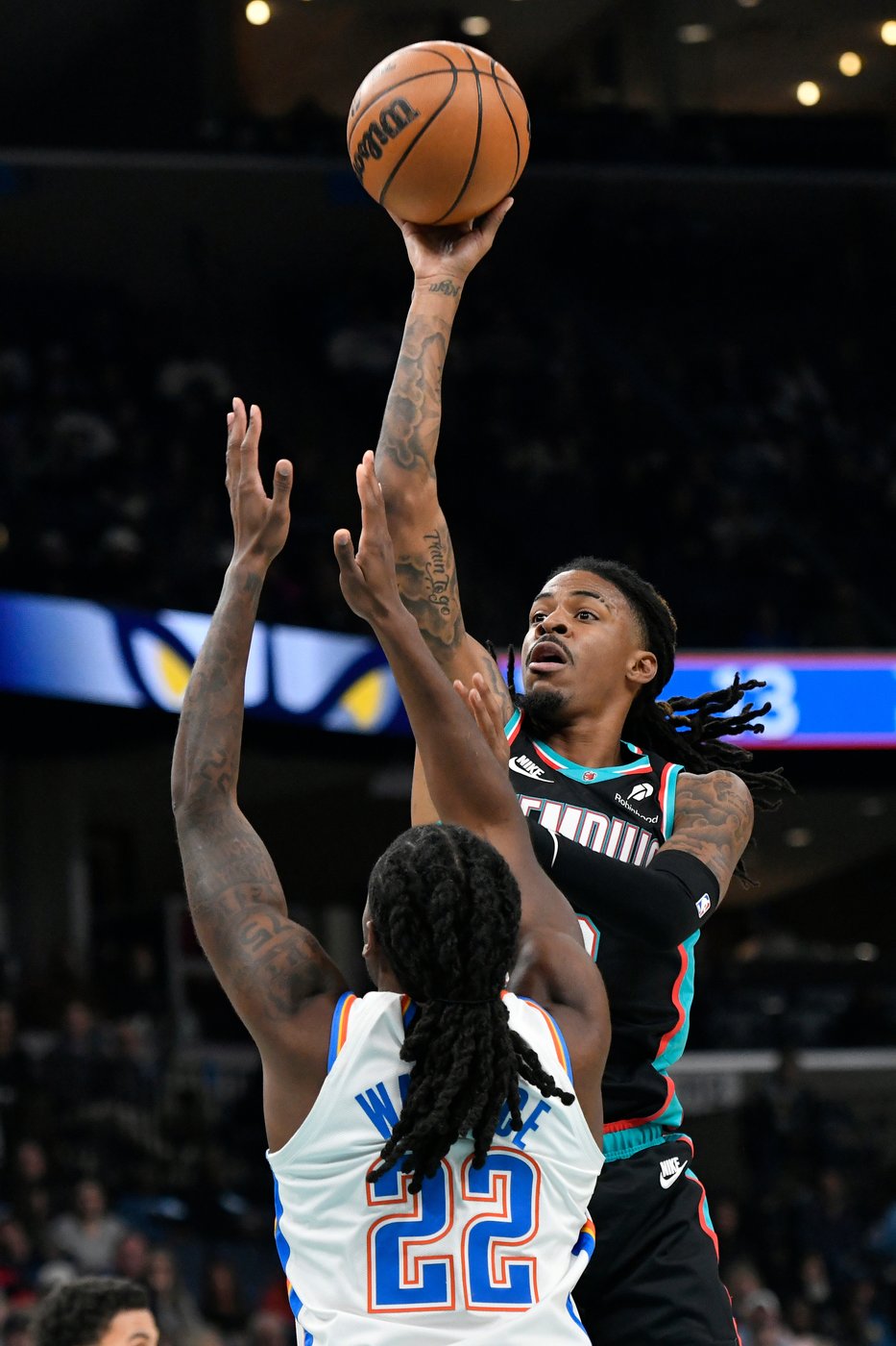 Gilgeous-Alexander scores 35 as Thunder rally in the 2nd half and beat Grizzlies 114-100 | iNFOnews.ca