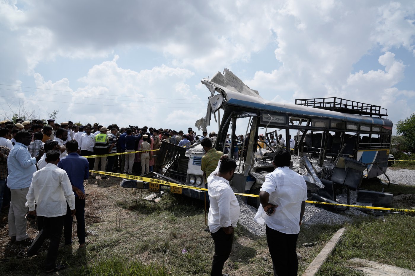 Truck rams into bus in southern India, killing at least 20 people | iNFOnews.ca