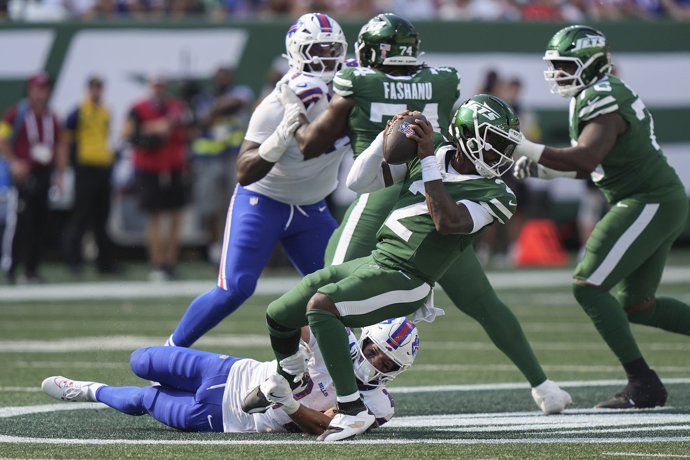 Jets' Justin Fields in concussion protocol, Tyrod Taylor could start vs. Buccaneers | iNFOnews.ca
