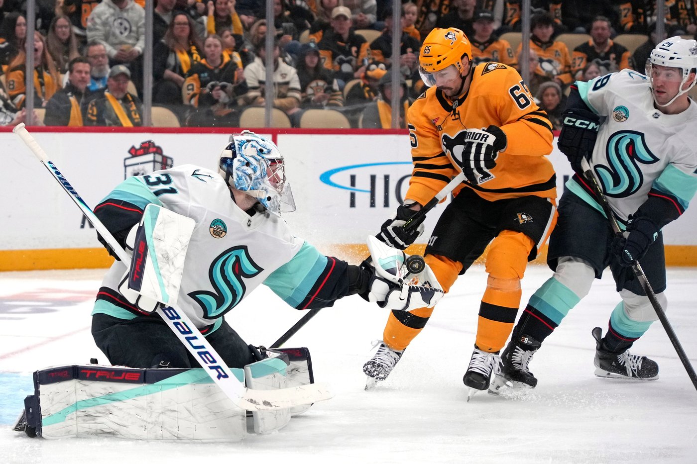 Montour's OT winner carries Seattle past Pittsburgh, 3-2 | iNFOnews.ca