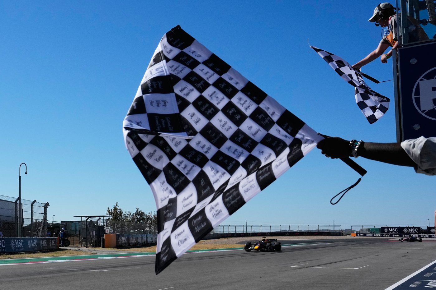 Verstappen wins US Grand Prix and McLaren's Norris pulls closer to teammate Piastri in F1 title hunt | iNFOnews.ca Verstappen wins US Grand Prix and McLaren's Norris pulls closer to teammate Piastri in F1 title hunt | iNFOnews.ca