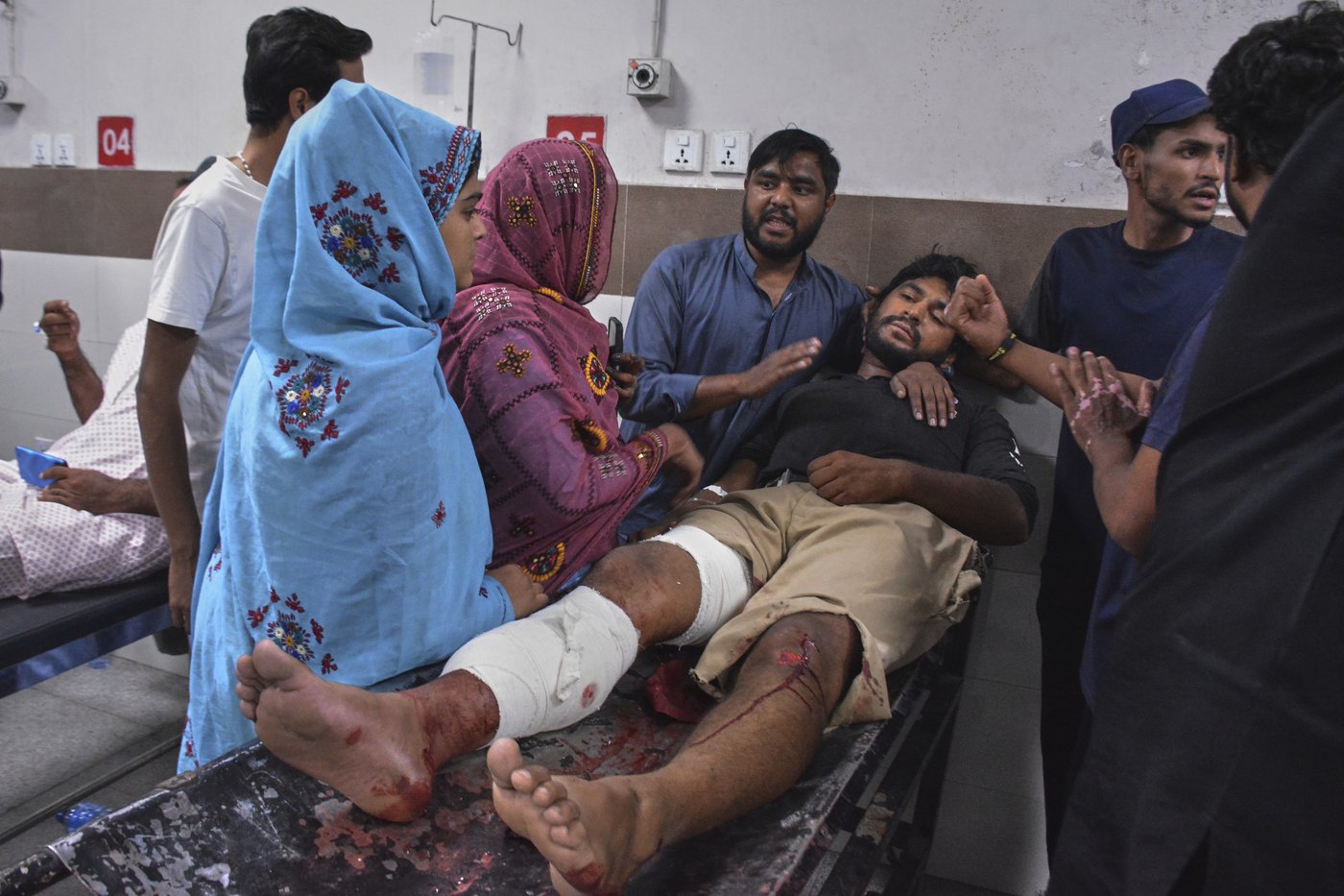 A suicide bombing near a political rally in southwestern Pakistan kills 13 and wounds 30 | iNFOnews.ca A suicide bombing near a political rally in southwestern Pakistan kills 13 and wounds 30 | iNFOnews.ca