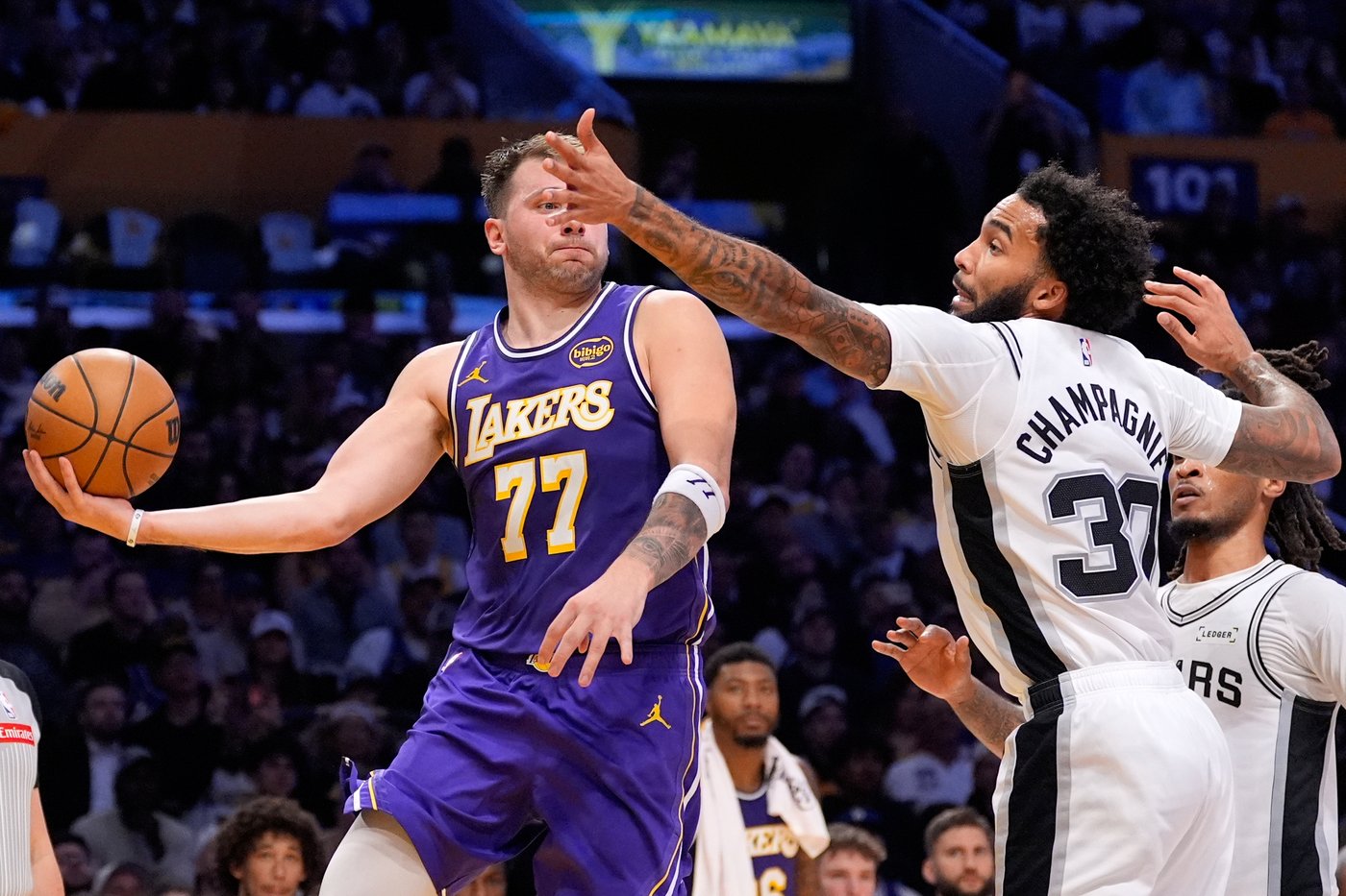 Doncic scores 35, and the Lakers survive a frantic final second for a 118-116 win over the Spurs | iNFOnews.ca Doncic scores 35, and the Lakers survive a frantic final second for a 118-116 win over the Spurs | iNFOnews.ca